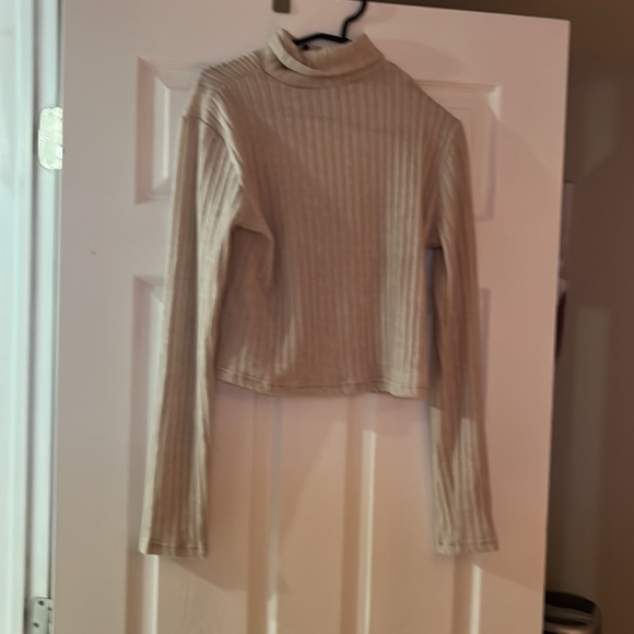 Crop top - Picture 2 of 2